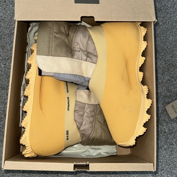 Yeezy Knit Runner Boot 'Sulfur' - Picture 5 of 16